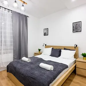 Cracow Rent - Spacious For 2-7 People In Quiet Area - Kolberga Street Nr 3 - 10 Min To Main Square By Foot , Cracovia Polonia